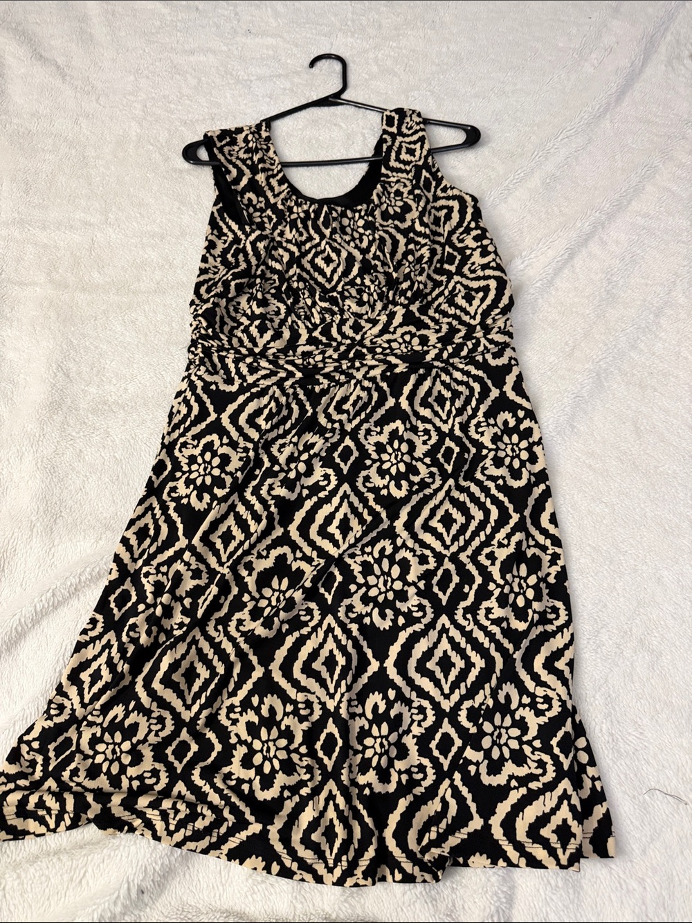 Enfocus Studio Black and Cream Geometric Print Sleeveless Dress